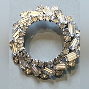 Elegant Weiss Crystal Rhinestone Brooch